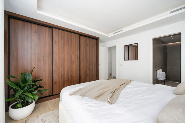 Image No.48-4 Bed Property for sale