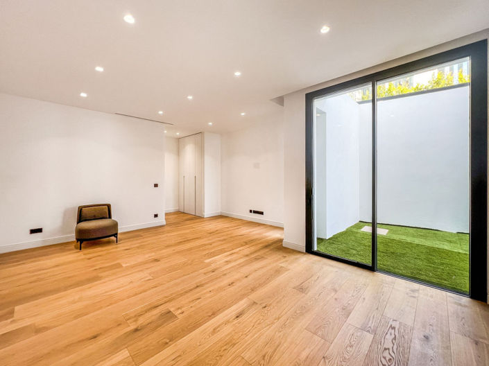 Image No.47-6 Bed Property for sale