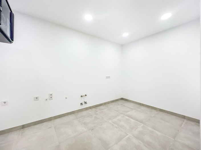 Image No.50-6 Bed Property for sale