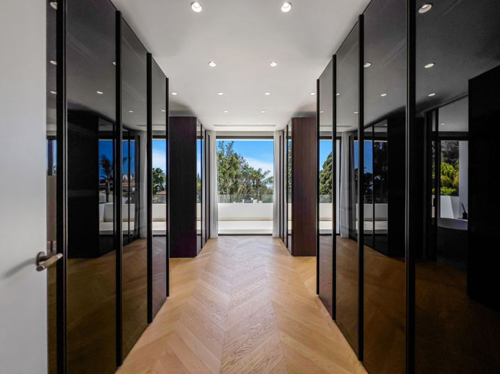 Image No.7-6 Bed Property for sale