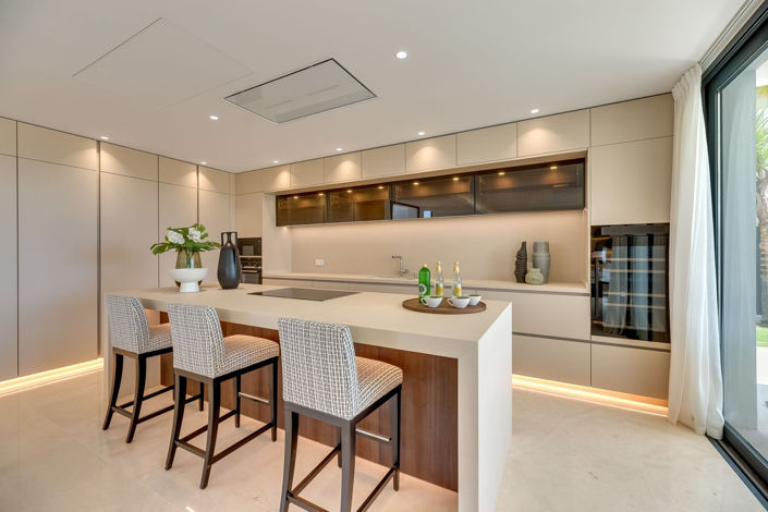 Image No.10-5 Bed Property for sale