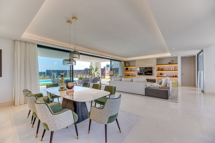 Image No.12-5 Bed Property for sale