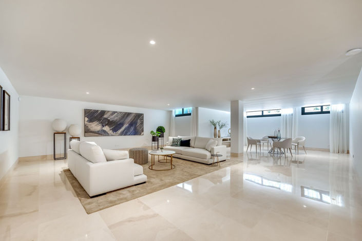 Image No.23-5 Bed Property for sale