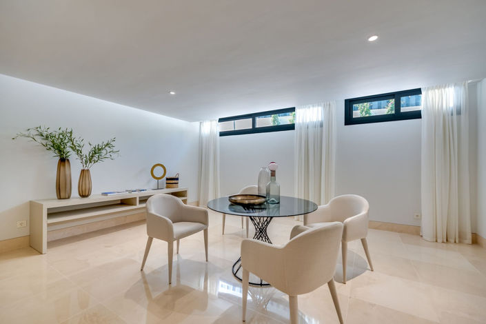 Image No.26-5 Bed Property for sale