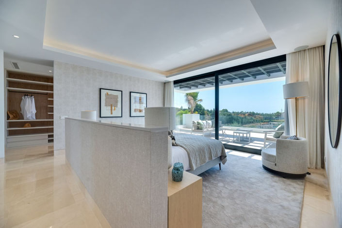 Image No.30-5 Bed Property for sale