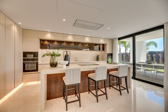 Image No.9-5 Bed Property for sale