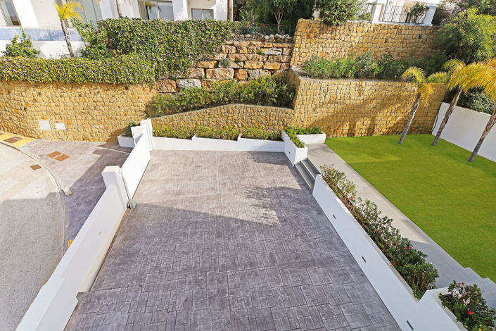 Image No.17-5 Bed Property for sale