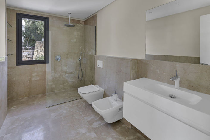 Image No.22-5 Bed Property for sale