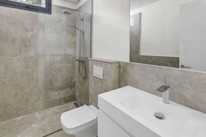 Image No.23-5 Bed Property for sale