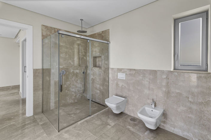 Image No.37-5 Bed Property for sale