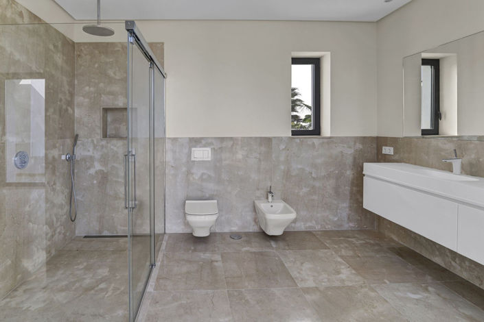 Image No.38-5 Bed Property for sale