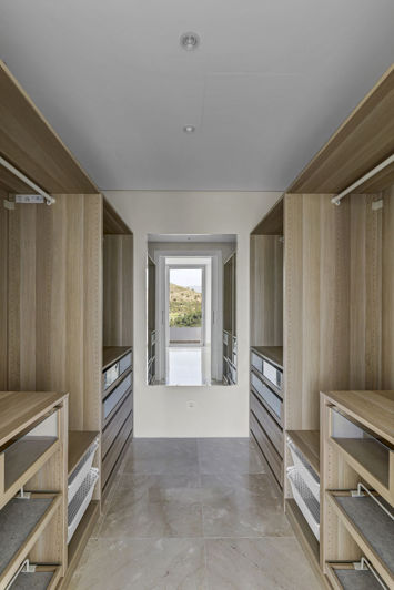 Image No.40-5 Bed Property for sale