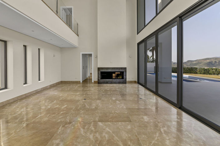 Image No.7-5 Bed Property for sale