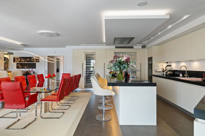 Image No.10-6 Bed Property for sale