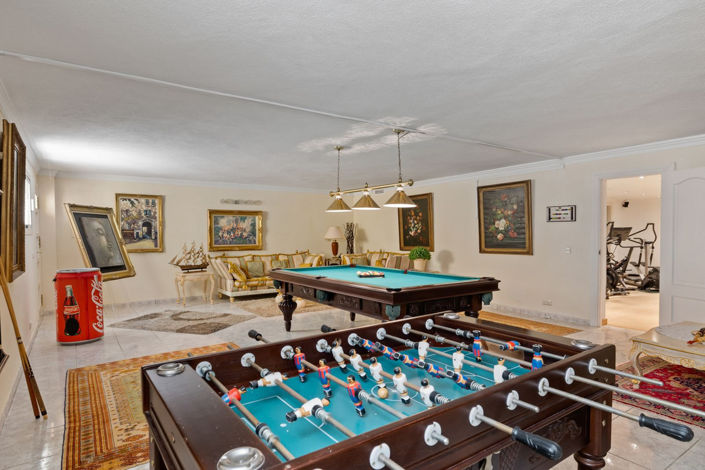 Image No.25-6 Bed Property for sale