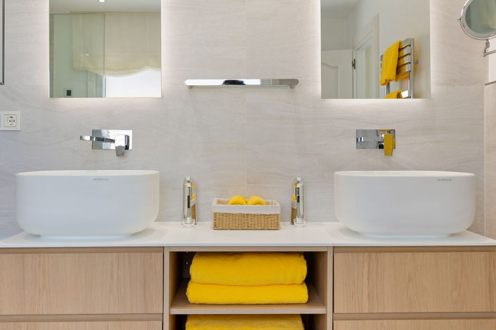 Image No.28-6 Bed Property for sale