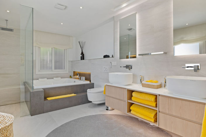 Image No.30-6 Bed Property for sale