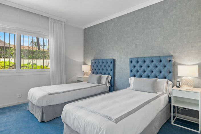 Image No.39-6 Bed Property for sale