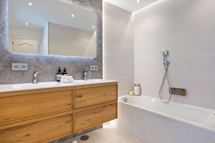 Image No.46-6 Bed Property for sale