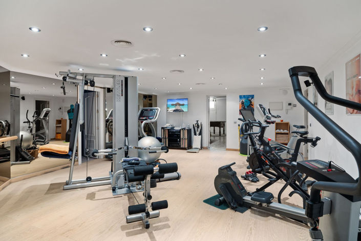 Image No.60-6 Bed Property for sale