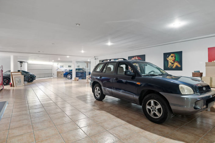 Image No.61-6 Bed Property for sale