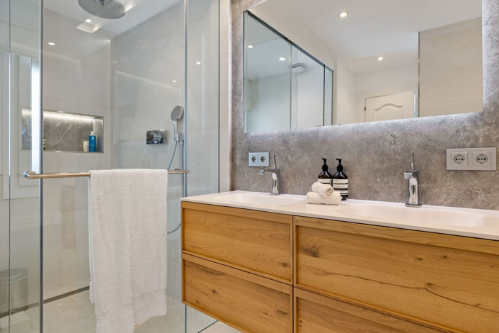 Image No.7-6 Bed Property for sale