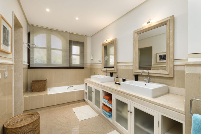 Image No.41-5 Bed Property for sale