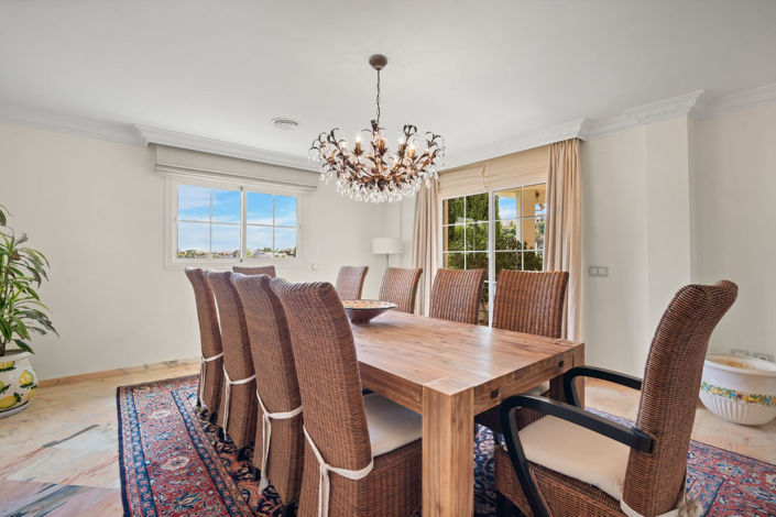 Image No.14-6 Bed Property for sale