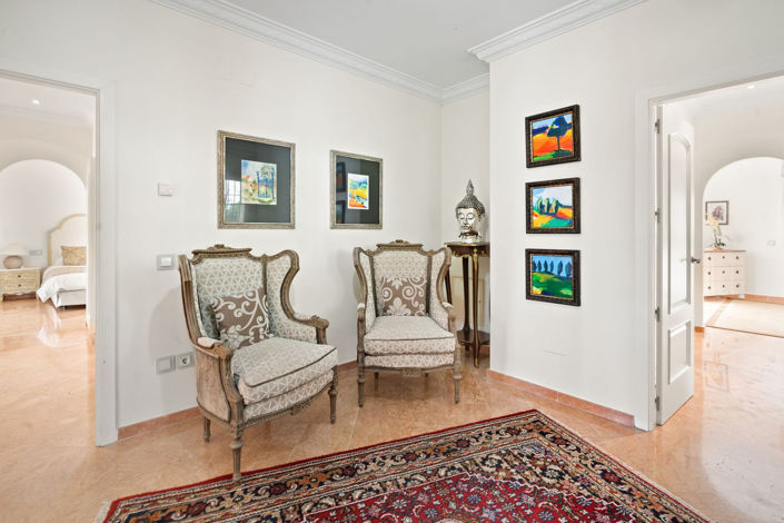 Image No.19-6 Bed Property for sale