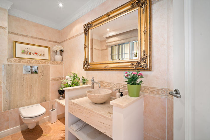 Image No.26-6 Bed Property for sale