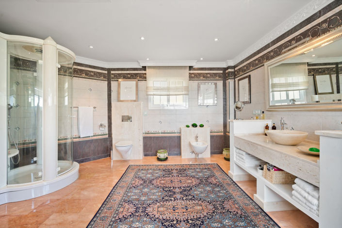 Image No.27-6 Bed Property for sale