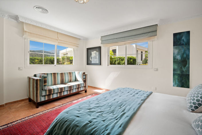 Image No.33-6 Bed Property for sale