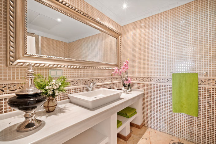 Image No.47-6 Bed Property for sale