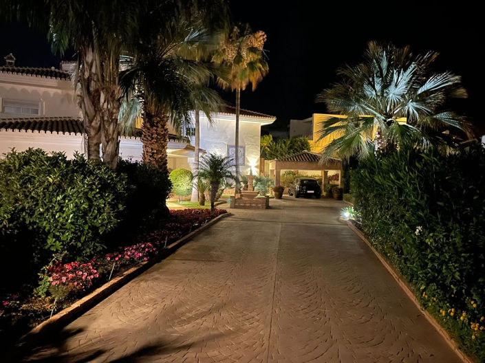 Image No.61-6 Bed Property for sale