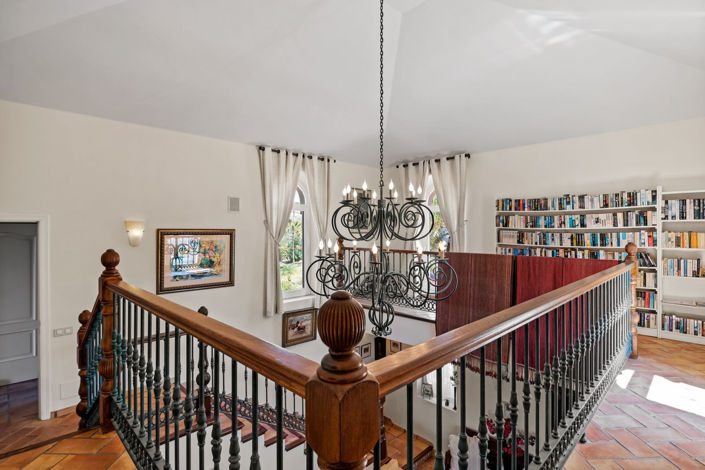 Image No.12-4 Bed Property for sale