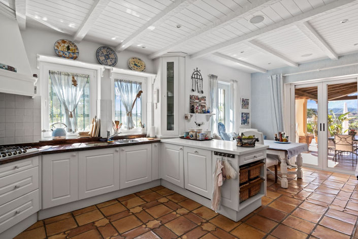 Image No.22-4 Bed Property for sale