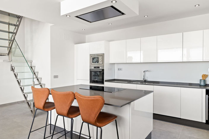 Image No.12-3 Bed Property for sale