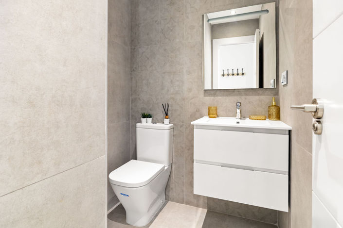 Image No.19-3 Bed Property for sale