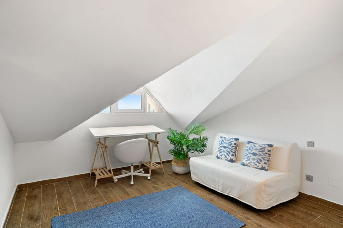 Image No.20-3 Bed Property for sale