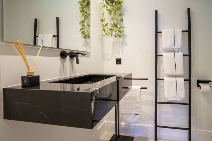 Image No.24-5 Bed Property for sale