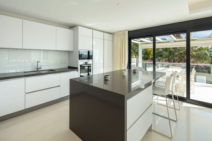 Image No.12-5 Bed Property for sale