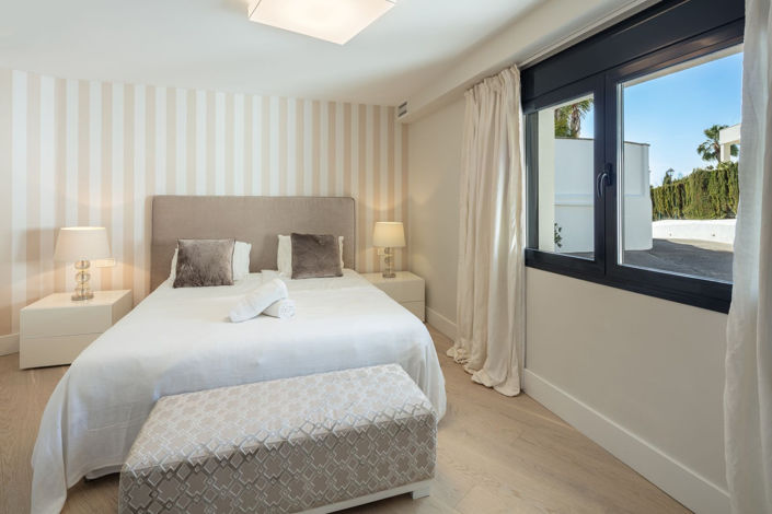 Image No.20-5 Bed Property for sale