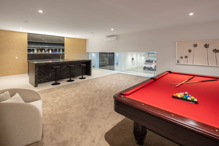 Image No.19-5 Bed Property for sale