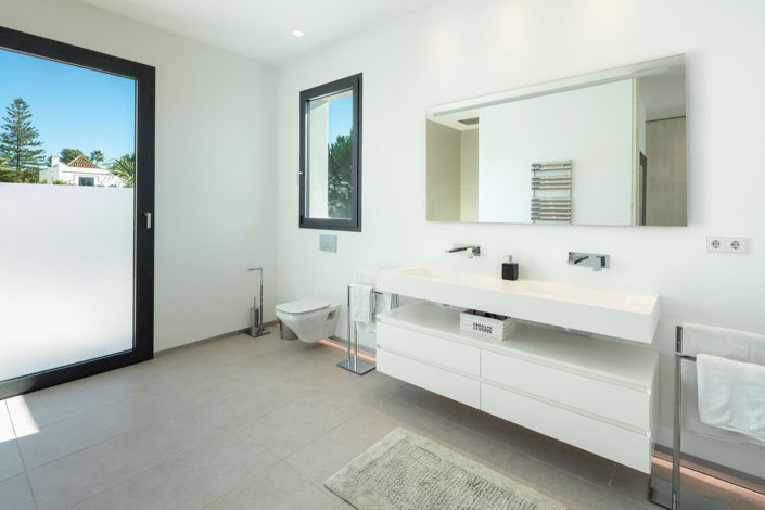 Image No.22-5 Bed Property for sale