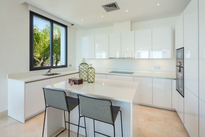 Image No.12-3 Bed Property for sale