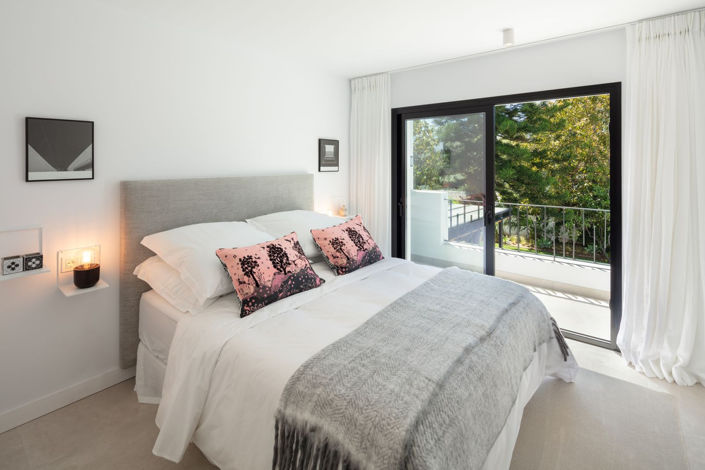 Image No.11-4 Bed Property for sale