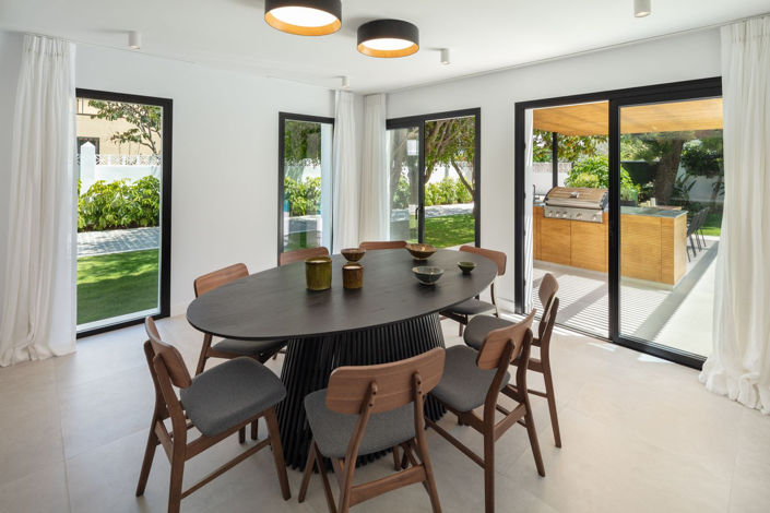 Image No.8-4 Bed Property for sale