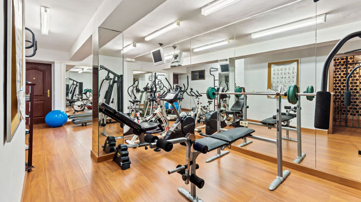 Image No.14-5 Bed Property for sale