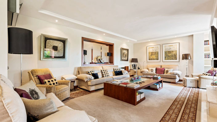 Image No.15-5 Bed Property for sale