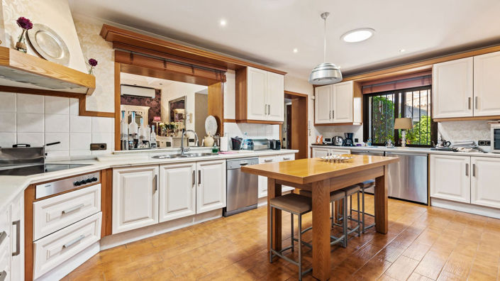 Image No.6-5 Bed Property for sale